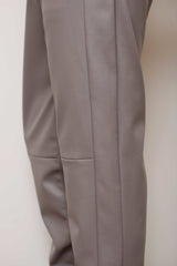 【2021 Fall & Winter NEW Arrivals】A blendsフェイクレザーラムスキンジョガーパンツ - A blends official | ブランド公式オンラインストア