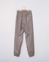 【2021 Fall & Winter NEW Arrivals】A blendsフェイクレザーラムスキンジョガーパンツ - A blends official | ブランド公式オンラインストア