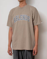 【2021 Summer NEW Arrivals】製品染めカレッジロゴプリントTシャツ - A blends official | ブランド公式オンラインストア